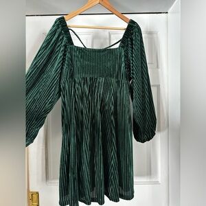 Elegant Green Pleated Dress